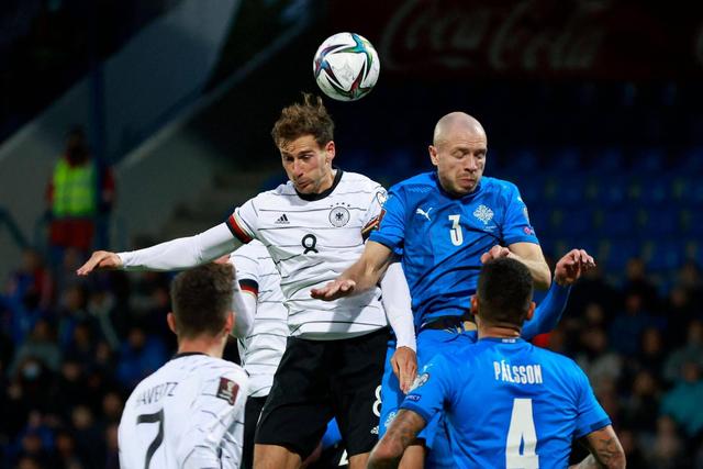 老詹关键三分克内克特27分 湖人险胜鹈鹕5连胜